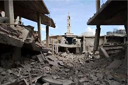 Siria, «centinaia di civili morti in raid aerei russi»