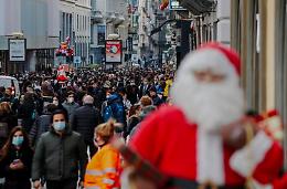 Green pass ridotto e obbligo mascherine, via libera a decreto Natale