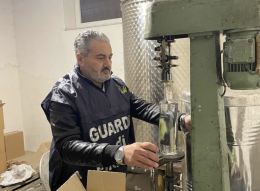 Sequestrati oltre 8mila litri di champagne e olio contraffatti
