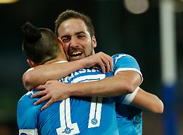 Il Napoli non perdona la Samp <br> Segna 4 gol e blinda il primato <br> E il Carpi pareggia con l'Inter