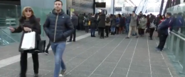 Napoli, i binari liberati dalla polizia: la metro riparte