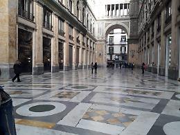 Galleria Umberto: sì a cancelli e guardiania