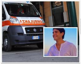 Roberto muore dopo la caduta dal tetto della scuola, l’amico: «Volevamo farci un  selfie»