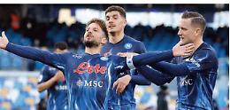 Un derby facile facile, il Napoli ne fa quattro e vola al secondo posto
