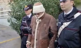 A Napoli «moda in stile Matteo Messina Denaro»: monta la polemica