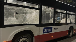 Napoli, dieci autobus Anm vandalizzati nella notte