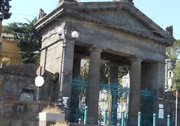 Poggioreale, cimitero senz'acqua: servizi igienici fuori uso