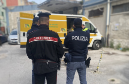 Alto impatto a Secondigliano, rimossi paletti e veicoli abbandonati