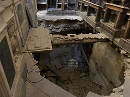 Napoli, crolla pavimento nella chiesa degli Incurabili