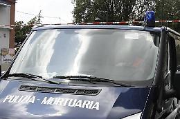 Sentono puzza da una villetta: uomo morto da un mese in decomposizione