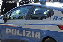 Minaccia madre e sorella con cacciaviti e martello: arrestato