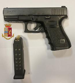 Droga e pistola in auto, un arresto a Scampia