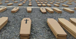Morti sul lavoro, 500 bare in piazza Plebiscito a Napoli