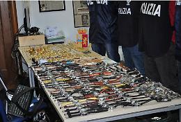 Anziane picchiate, sequestrate e rapinate ad Acerra: cinque arresti