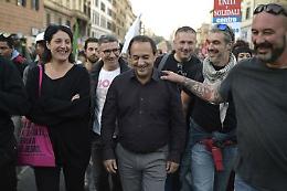 Mimmo Lucano torna a Riace