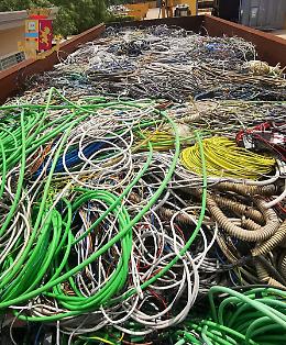 Sequestrate 19 tonnellate di cavi di rame nel Napoletano