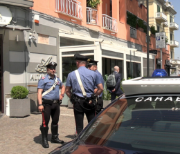 Bimba ferita, il fratellino di 6 anni miracolosamente illeso