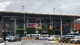 Aeroporto di Capodichino, non si ferma all'alt: arrestato tassista abusivo