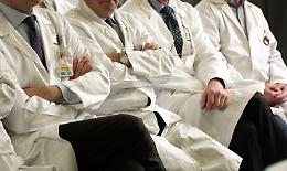 Allarme fuga medici da ospedali, 40mila entro 2024
