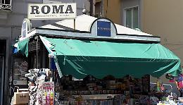 Piazza dei Martiri, per la fiction torna la vecchia insegna del “Roma”