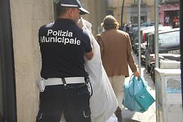 Sversamento dei rifiuti, maxi-operazione della Municipale a Porta Capuana