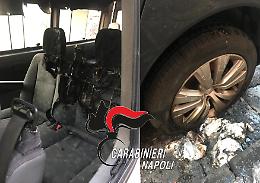 Incendia rifiuti tra le auto in sosta e picchia carabiniere, arrestato 51enne ad Ercolano