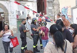 Napoli, crolla il solaio di un palazzo: evacuate 12 abitazioni