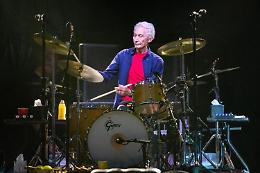 È morto a 80 anni Charlie Watts, il batterista dei Rolling Stones