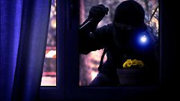 Entra in casa e si masturba davanti a donne nel sonno, arrestato 