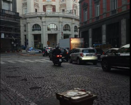 Napoli, chiusa carreggiata della galleria Vittoria: traffico in tilt