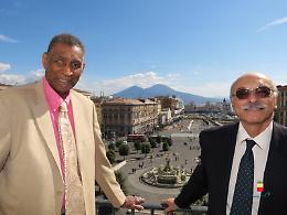 Napoli, il sindaco premia Jim Williams e Manfredo Fucile