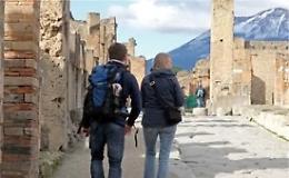 Pompei, turista francese tenta di rubare frammento di vasellame