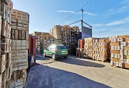 Rivendeva illegalmente cassette per frutta: denunciato 37enne di Volla