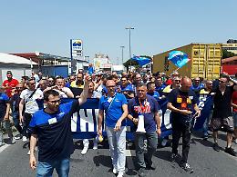 Whirlpool, operai in corteo alla Stazione Marittima