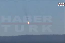 Turchia abbatte jet russo al confine, giallo sulla sorte dei piloti