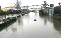 Straripa il fiume Sarno, strade e case allagate. Famiglie in emergenza