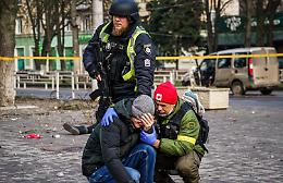 Ucraina, bombardamento russo a Kherson: almeno 8 morti