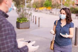 Covid e contagi, basta parlare per trasmettere il virus