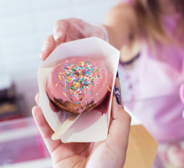 Sexy pasticceria al Vomero: «Sorpresi di aver creato scandalo»