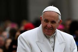 Il Papa ai parroci: «Accogliete i giovani che preferiscono convivere senza sposarsi»
