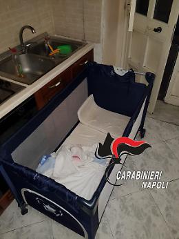 Incinta di cinque mesi segregata in casa con la figlia di un anno