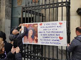 Morta in seguito a rapina, in centinaia ai funerali