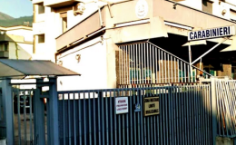 Massacrato di botte per il cellulare, in manette un 17enne e un 21enne