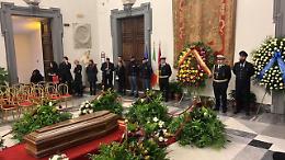 Camera ardente per Costanzo in Campidoglio, centinaia in fila per l’ultimo saluto