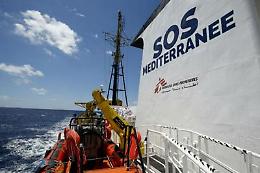 Aquarius verso la Francia, è allarme per il mare grosso