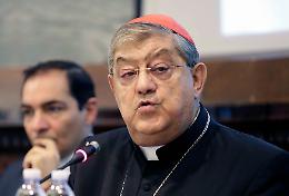 Il cardinale Sepe con il gesso, pronto al pellegrinaggio ad Assisi