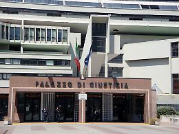 Avvocato sfregiato da un cliente nel bar del Palazzo di Giustizia