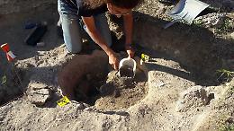 Scavi archeologici a Paestum, le sorprese dell'Athenaion