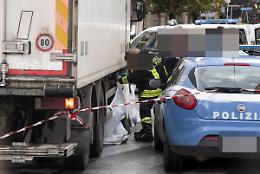 Muore travolta sotto casa da un camion, addio Giuseppina