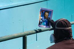  Jorit e Does insieme per il murales dedicato a Dostoevskij all’Its “Augusto Righi” di Fuorigrotta